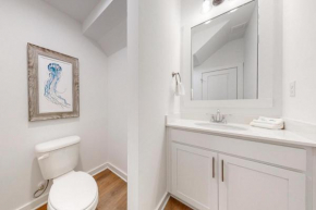 New Home 3br/25br w/ kayak access sleeps 9